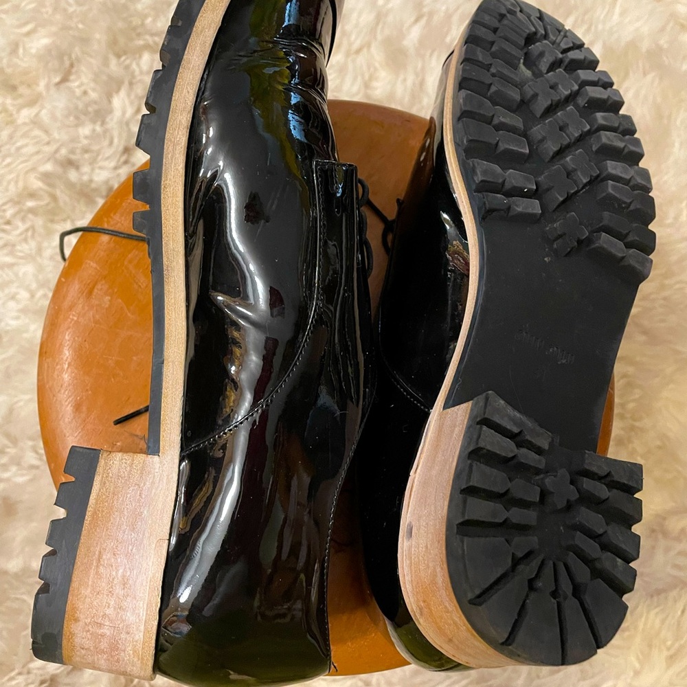 Miu Miu black patent leather oxfords in good condition. Has a few scuffs.